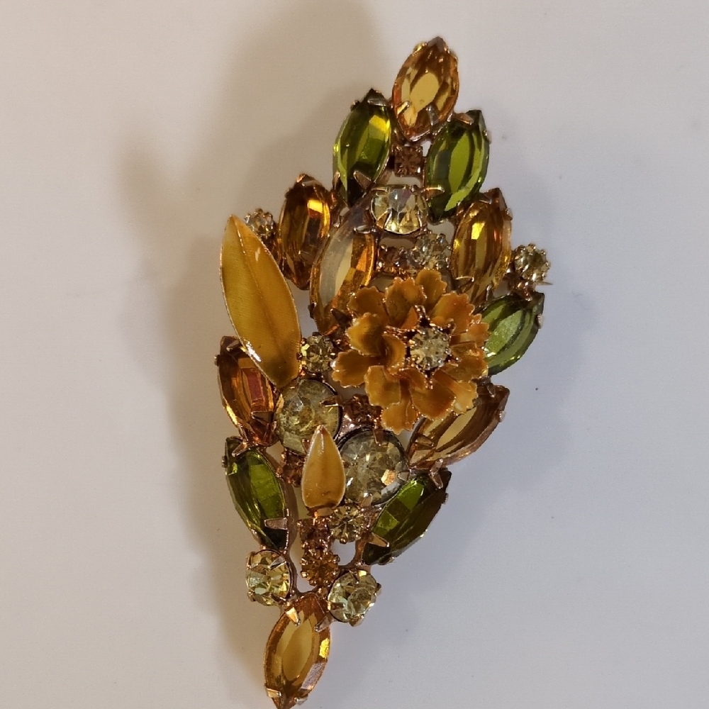 Vintage Hattie Carnegie *Unsigned* Brooch